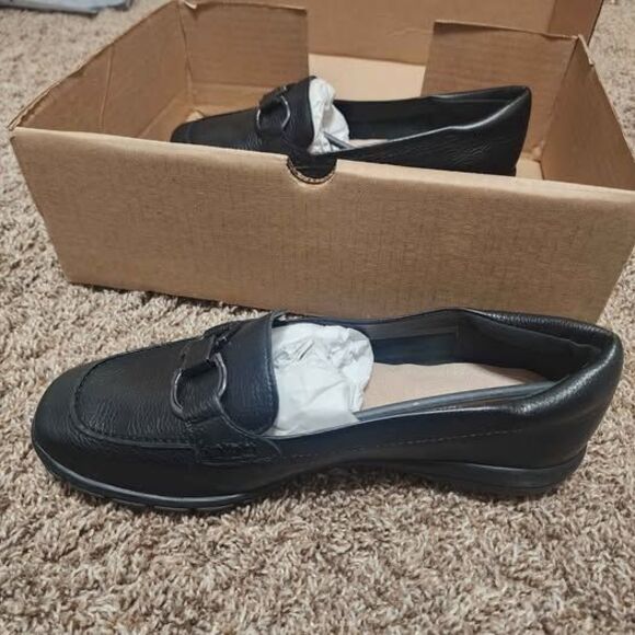 Easy Spirit Loafers Size 8 NWT - Picture 3 of 4